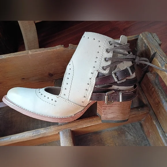 BNIB RARE Freebird Desert White with Black straps women's size 10 - Picture 10 of 16